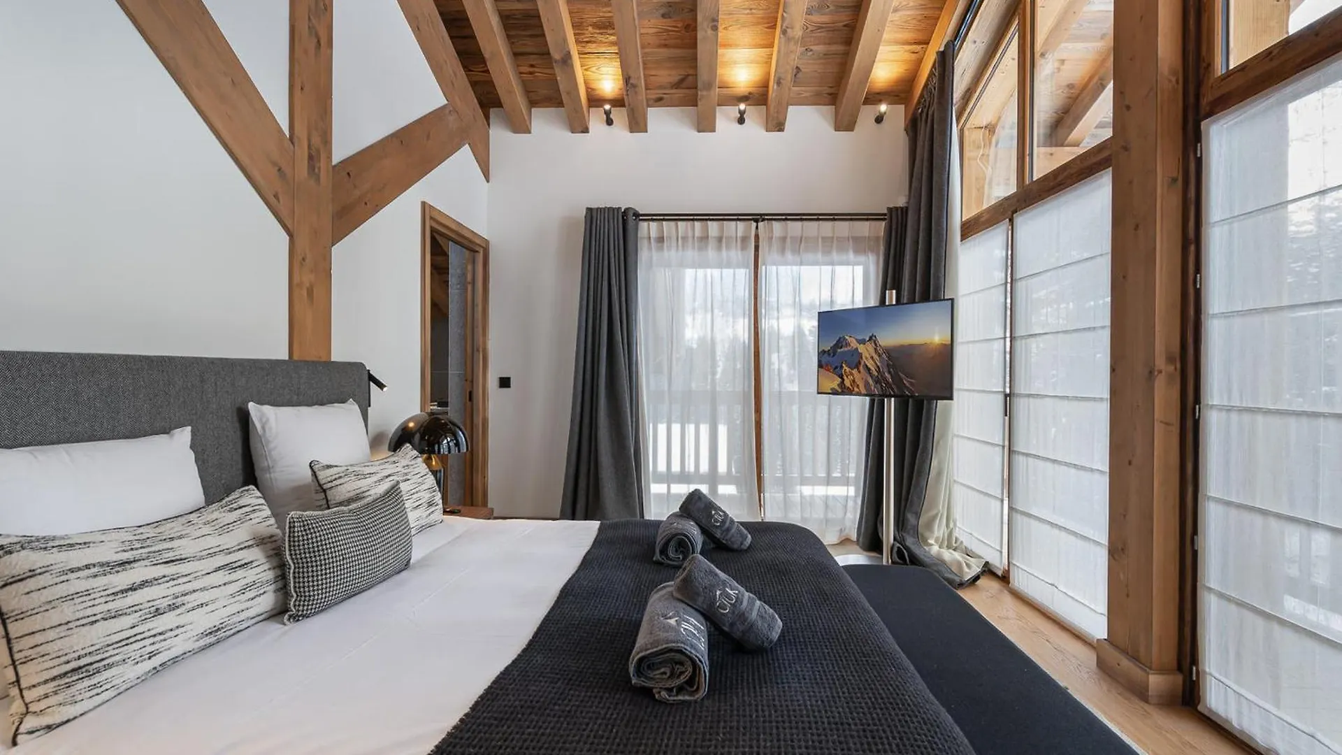 Chalet Neuf Avec Piscine, Sauna Et Proche Des Pistes A Courchevel Village - Fr-1-562-49 0*,  Frankrig